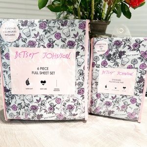 New Betsey Johnson Full Sheet Set with additional pillow cases - Skull Flower XO
